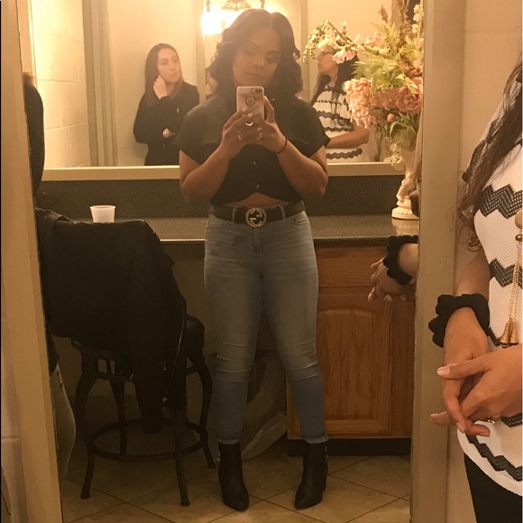 Meet your Posher, Ciera - Picture 3 of 4